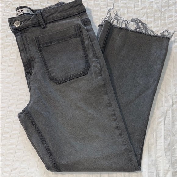 Zara Denim - Zara Gray Ankle Cropped high waisted Jeans with Distressed Hem